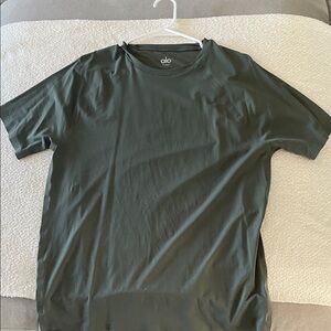 ALO Yoga Men's Olive Short Sleeve Tee